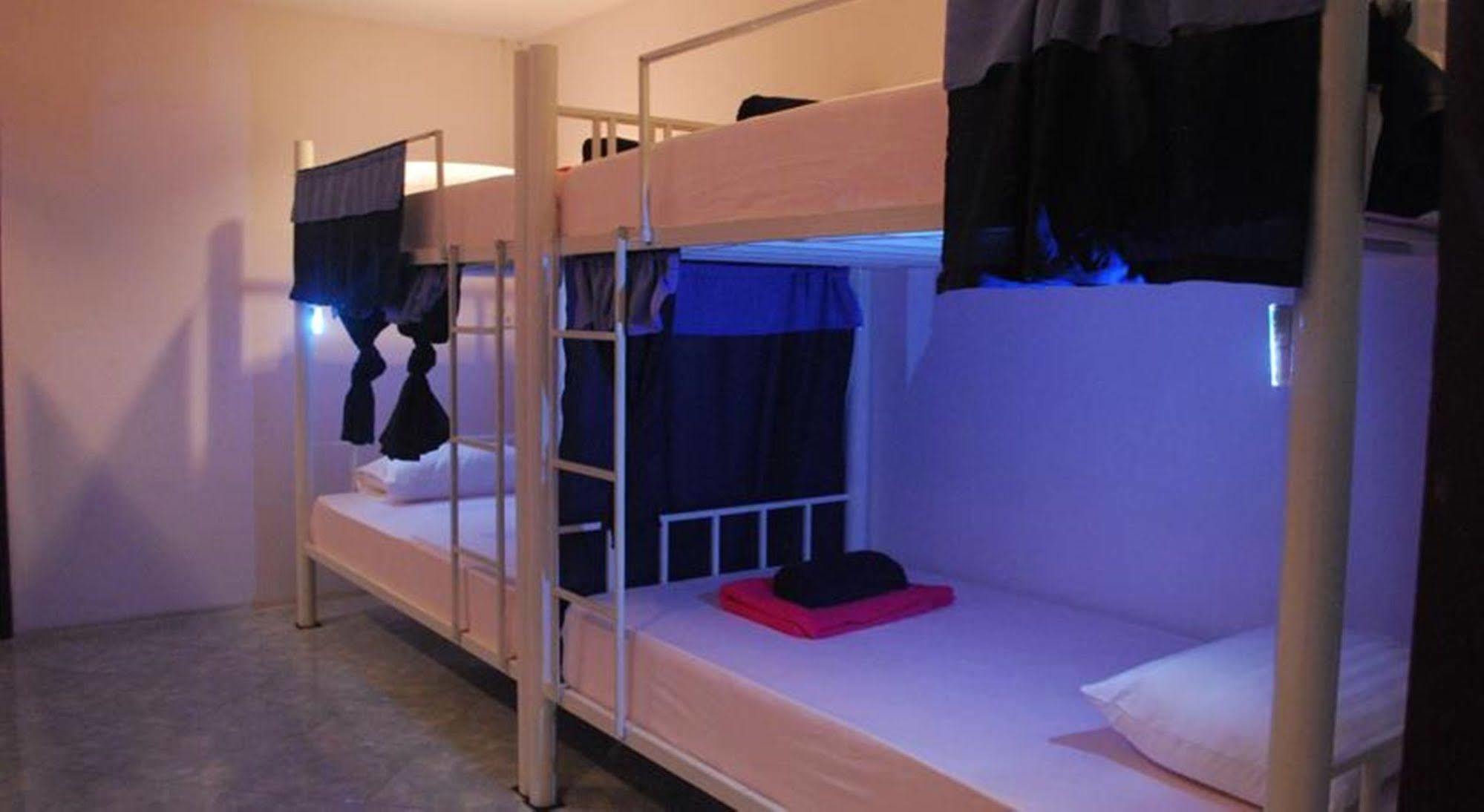 Baan Kai Hostel Baan Khai Bagian luar foto