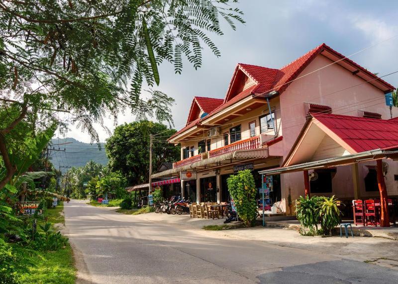 Baan Kai Hostel Baan Khai Bagian luar foto