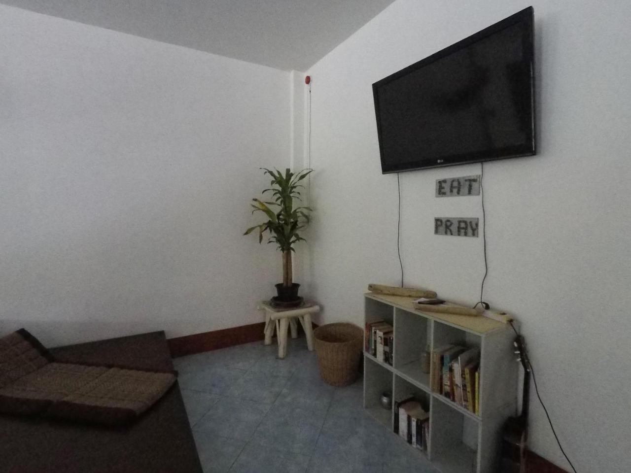 Baan Kai Hostel Baan Khai Bagian luar foto